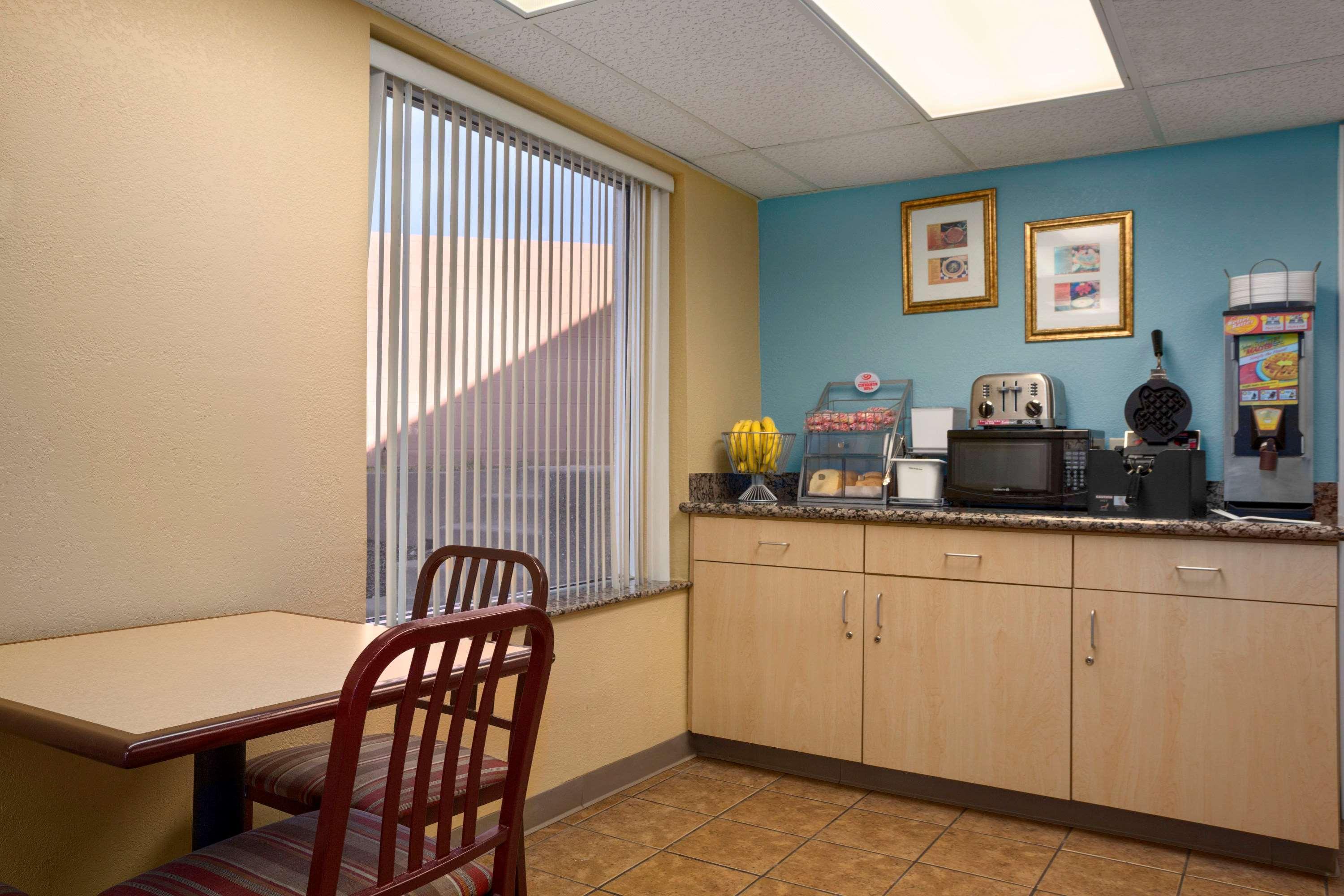 Super 8 By Wyndham Austin Downtown/Capitol Area Motel Ngoại thất bức ảnh